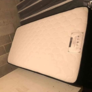 Full memory foam mattress without springs